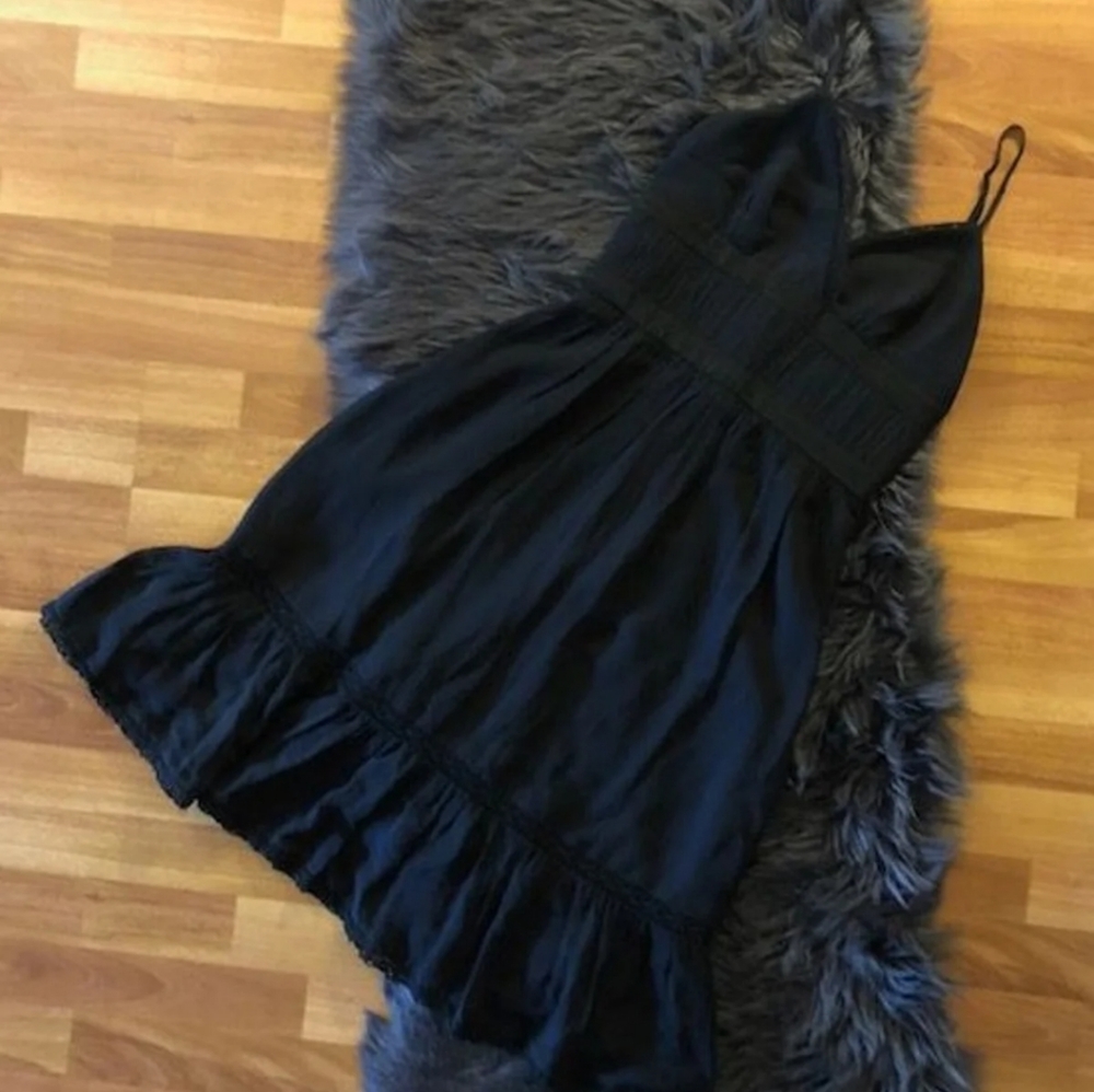 BCBG VINTAGE BLACK RUFFLE DETAIL DRESS - Picture 3 of 7